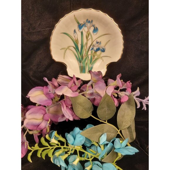Vintage Takahashi Hand-Painted Porcelain Trinket Dish Featuring Irises - Picture 12 of 12